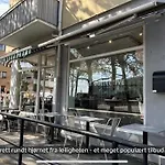 Sentral Modern Design Leilighet Med 2 Soverom, Gratis Parkering